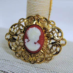 Filigree Gold Brooche with Cameo